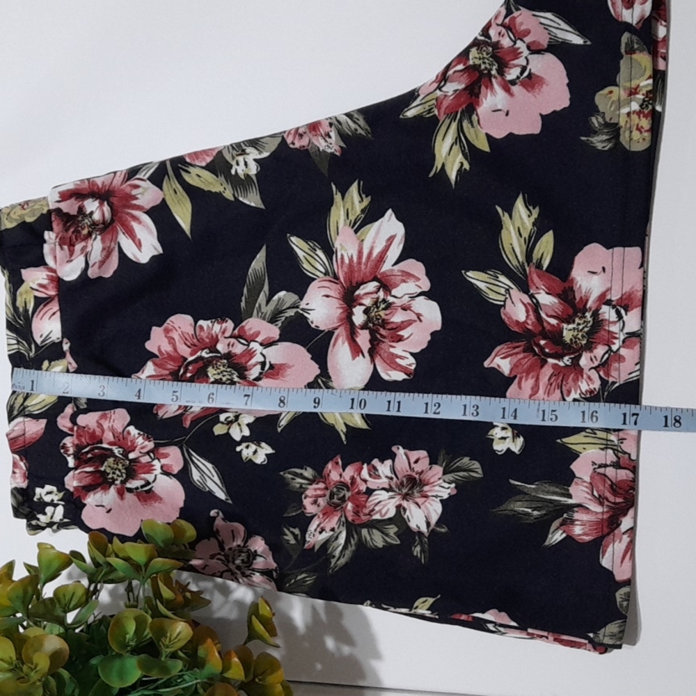 WOMENS FLORAL SHORTS 2XL - Picture 5 of 12